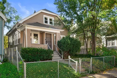 3215 W Auer, Milwaukee, WI 53216