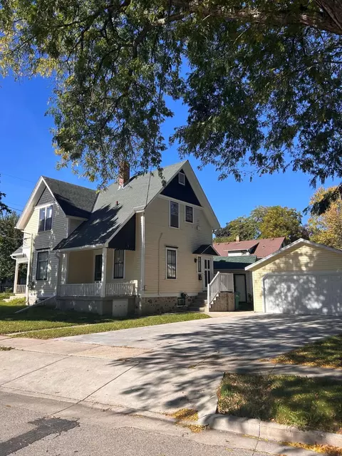 w58n421 Hilbert, Cedarburg, WI 53012