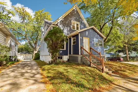 5902 W Park Hl, Milwaukee, WI 53213