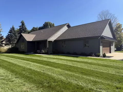 w256s4530 Shadow Rdg, Waukesha, WI 53189