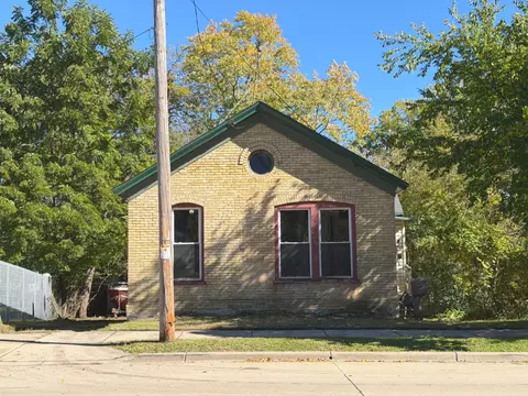 1305 Dr Martin Luther King, Racine, WI 53404