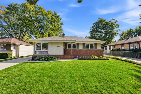 8725 W Palmetto, Milwaukee, WI 53225
