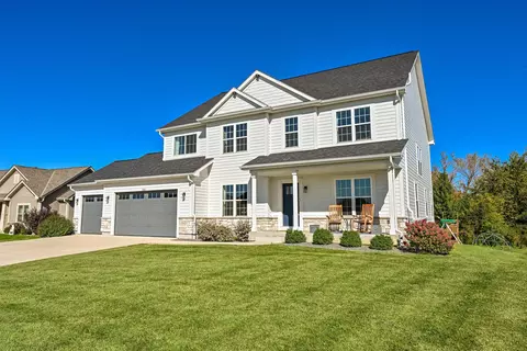 8460 S Nighthawk, Oak Creek, WI 53154