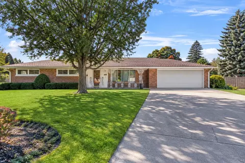 409 Vernon, Thiensville, WI 53092