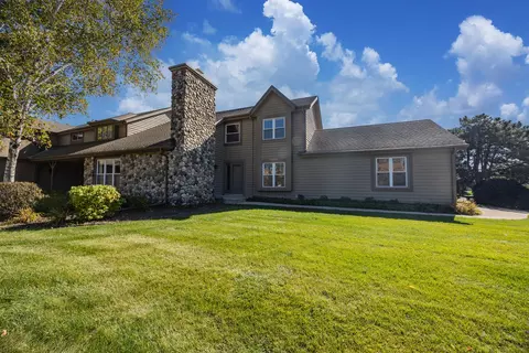 1515 W De La Warr, Mequon, WI 53092