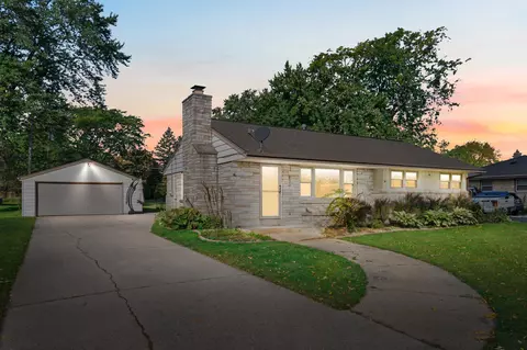 4551 N 100th, Wauwatosa, WI 53225