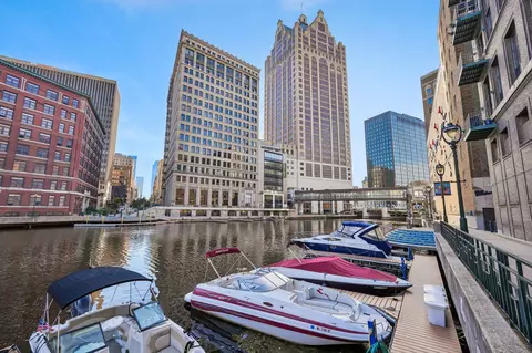 730 N Plankinton #9B, Milwaukee, WI 53203