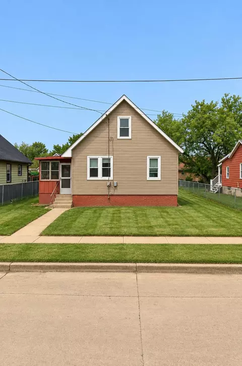1132 Railroad, Racine, WI 53404