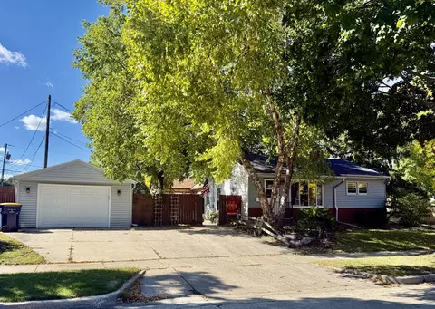 2507 S 94th, West Allis, WI 53227