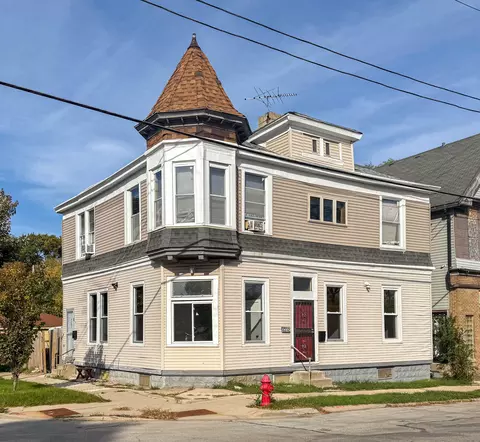 3232 W Cameron, Milwaukee, WI 53209