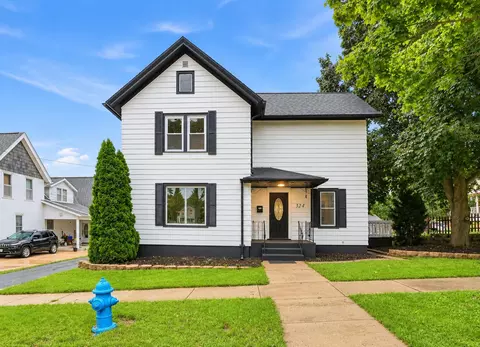 324 Conkey, Burlington, WI 53105