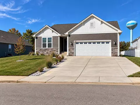 924 Foxwalk, Waterford, WI 53185
