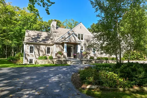 9226 W Hawthorne, Mequon, WI 53097