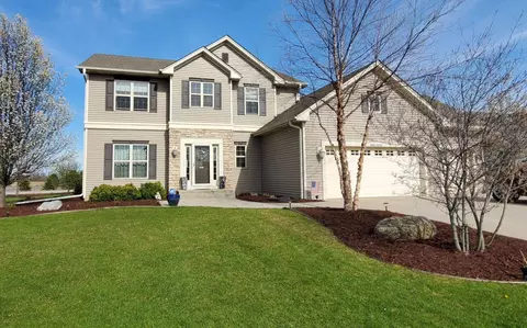 w226n4168 Sunder Crk, Pewaukee, WI 53072
