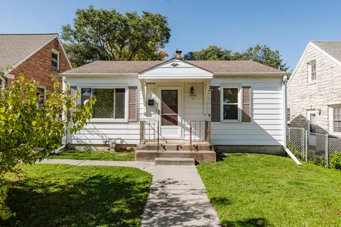 3947 S S Pne, Milwaukee, WI 53207