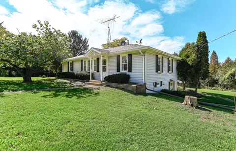 1636 Walburg, Burlington, WI 53105
