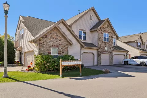 8673 S Roxbury, Oak Creek, WI 53154
