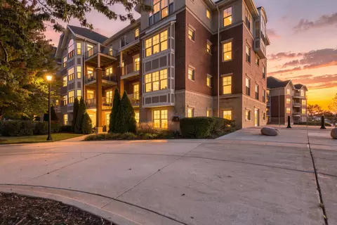 4120 S S Lk #453, Saint Francis, WI 53235