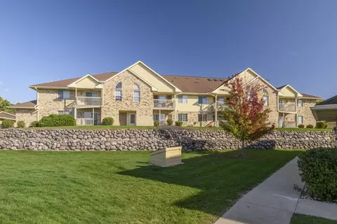 4875 Easy #12, Hartland, WI 53029