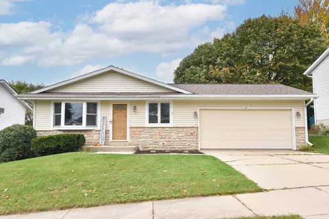 822 Kings Rdg, West Bend, WI 53090