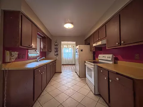 Kitchen - 2214 Avalon, Waukesha, WI 53186 photo 2 of 4