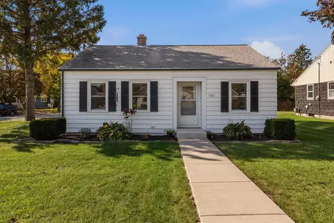 1203 Roseland, Kewaskum, WI 53040