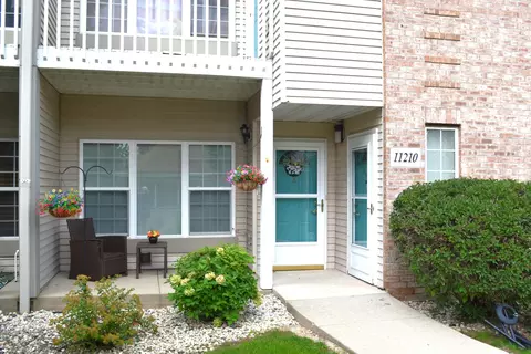 11210 W Gilbert #E, Wauwatosa, WI 53226