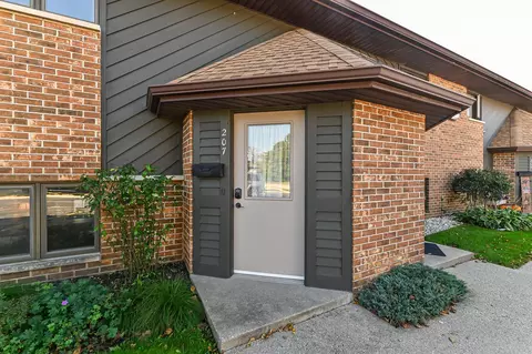 637 Meadow #207, Burlington, WI 53105