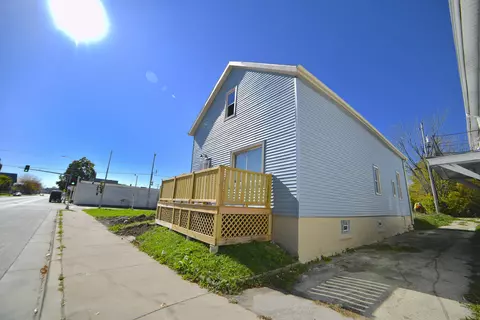 2513 N Teutonia, Milwaukee, WI 53206