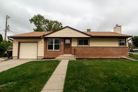 11406 W Park Hl, Wauwatosa, WI 53226