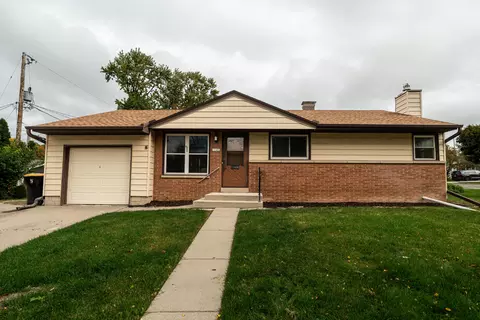 11406 W Park Hl, Wauwatosa, WI 53226