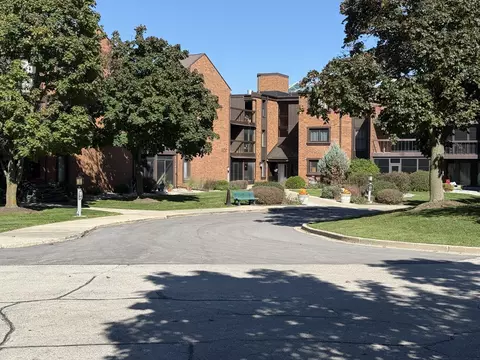 6100 W Stone Hedge #C245, Greenfield, WI 53220