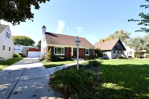 605 N 103rd, Wauwatosa, WI 53226