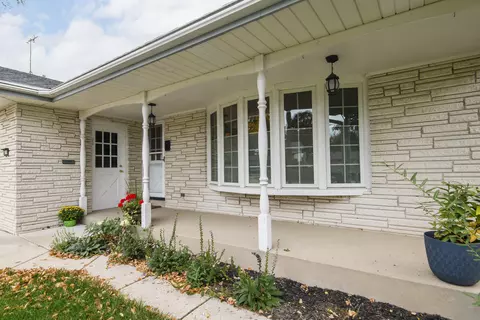 4119 S Barland, Saint Francis, WI 53235
