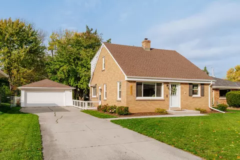4225 N 95th, Wauwatosa, WI 53222