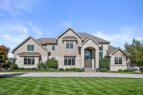 1649 Spring Vly, Hartland, WI 53029