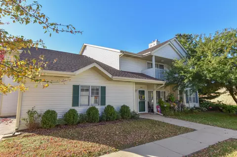 252 Bur Oak #D, Grafton, WI 53024