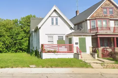 2370 N Holton, Milwaukee, WI 53212
