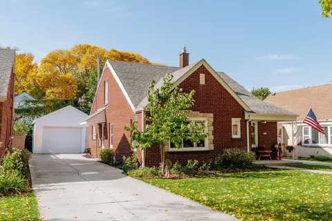 2237 Lefeber, Wauwatosa, WI 53213