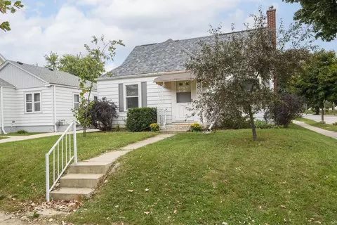 3476 S Brust, Milwaukee, WI 53207