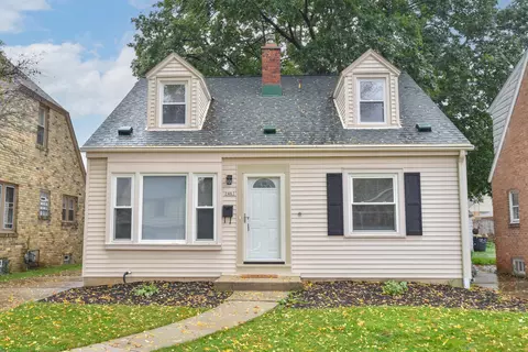 2463 N 85th, Wauwatosa, WI 53226