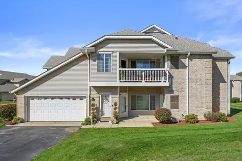 6976 S Rolling Mdws, Oak Creek, WI 53154