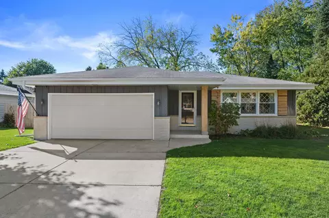 1916 Chapman, Waukesha, WI 53189