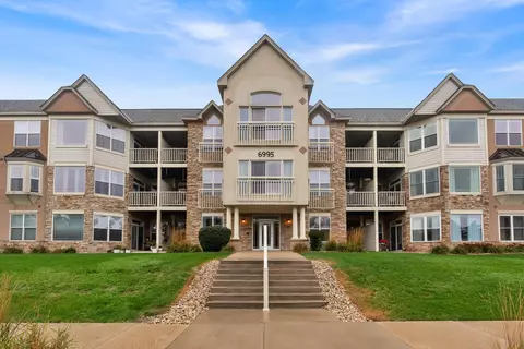 6995 S Riverwood #A04, Franklin, WI 53132