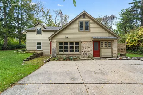 4307 W Grace, Mequon, WI 53092