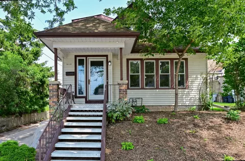 1618 E Newport, Milwaukee, WI 53211