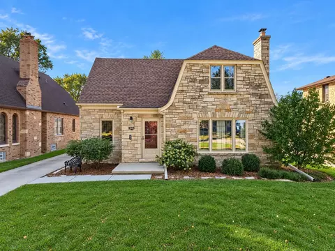 2545 N 83rd, Wauwatosa, WI 53213