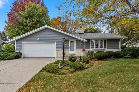 w174n9359 Devon Wood, Menomonee Falls, WI 53051