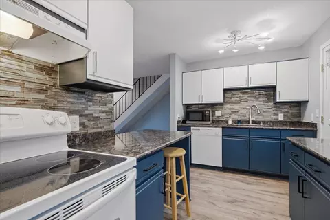 7850 Harwood #6, Wauwatosa, WI 53213