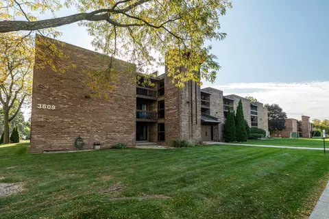 3609 N Tucker #202, Milwaukee, WI 53222